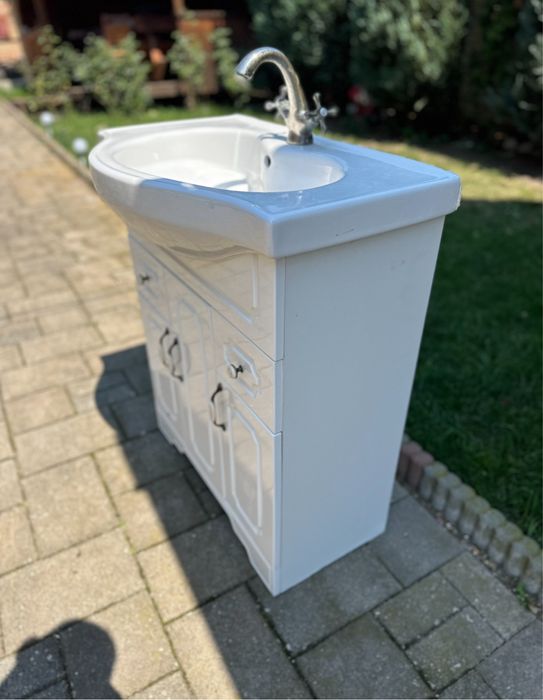 Set baie , lavoar si dulap