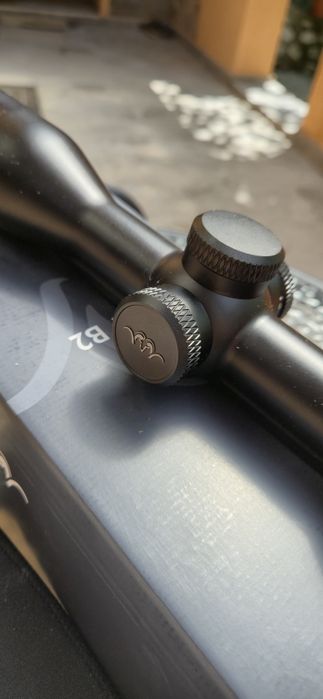 Luneta B.l.a.s.e.r B2 2-12x50i cu șină, nouă.