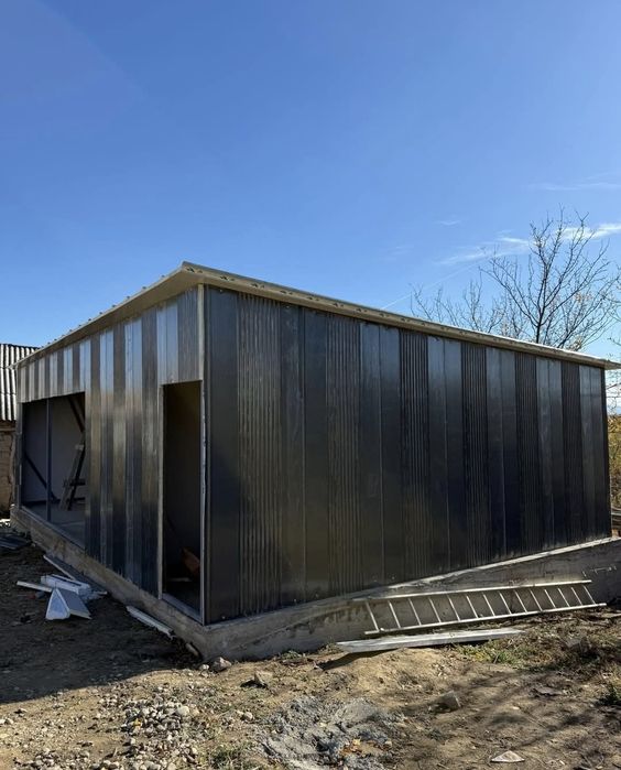 Vand garaje auto pe structura metalica