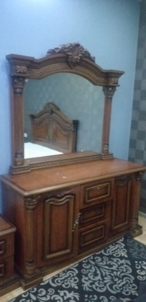 Продам свою гостинную и спальнюю мебель . Торг на месте!