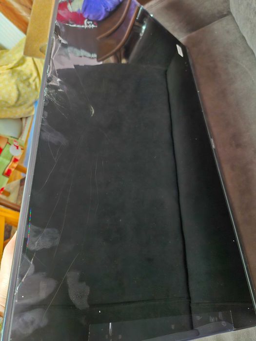 Tv Hisense Qled 100 cm nou, spart