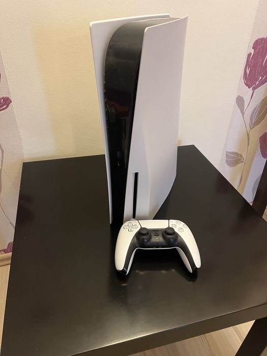 Play station 5 disk version cu cont ps plus