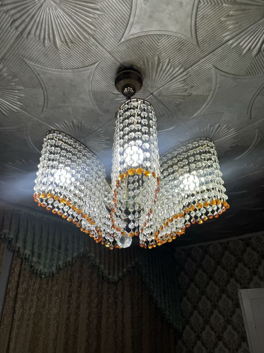 Продам Люстру б/у, очень красивая, торг уместен, самовывоз