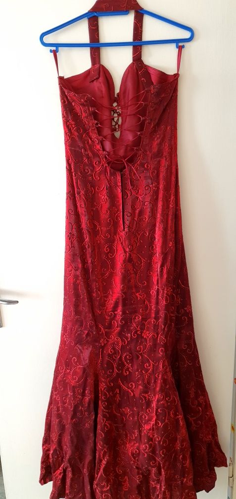 Дълга официална червена рокля