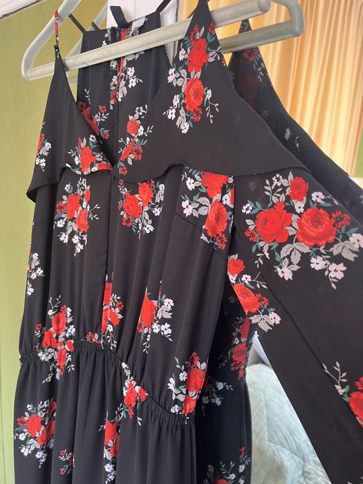 Рокля с изрязани рамене h&m