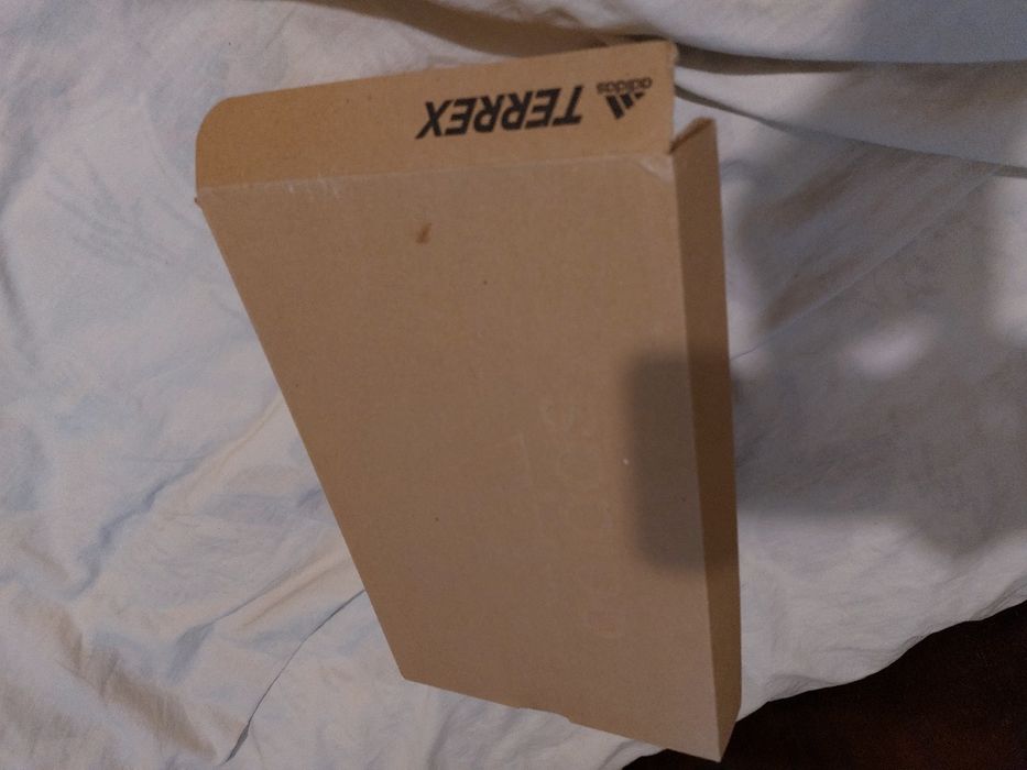 Продавам маратонки Аdidas Terrex.Обувките са чисто нови.