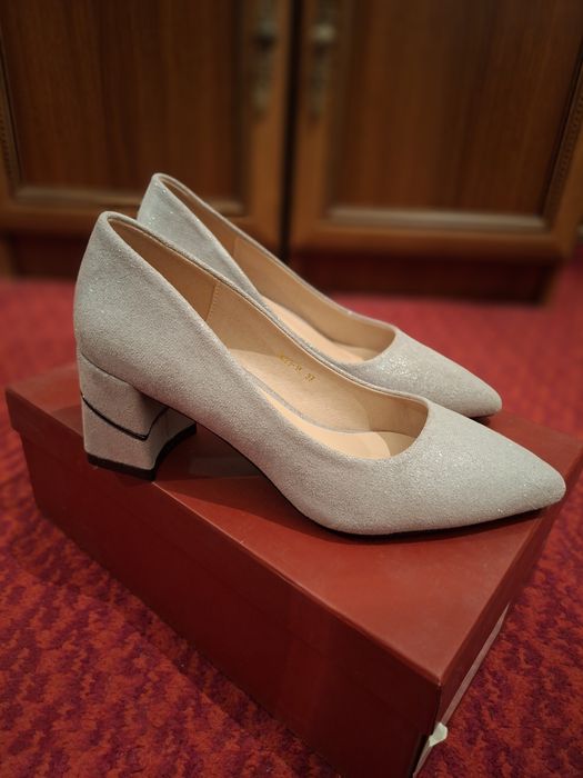 Продаеться женска обувь