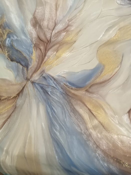 Небольшие кусочки красивых обоев  для рукоделия отдам.