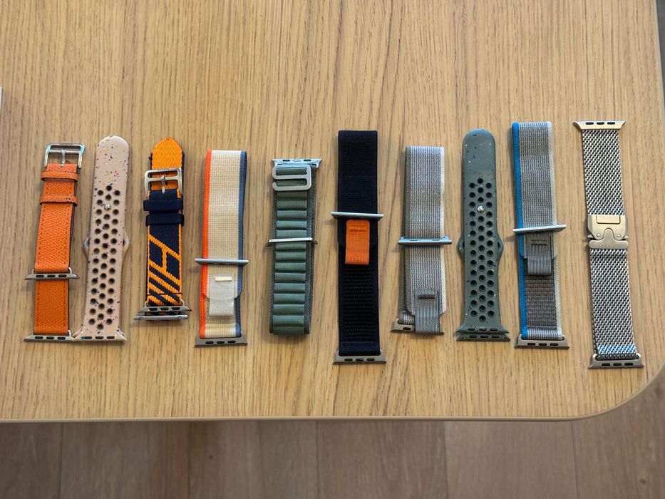 Apple Watch Ultra 49mm + оригинална Titanium Milanese Loop + 10 каишки