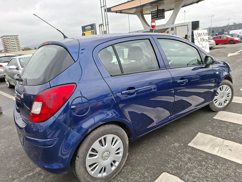 Opel corsa d. 1.2 benzina. 2009. 162400km .
