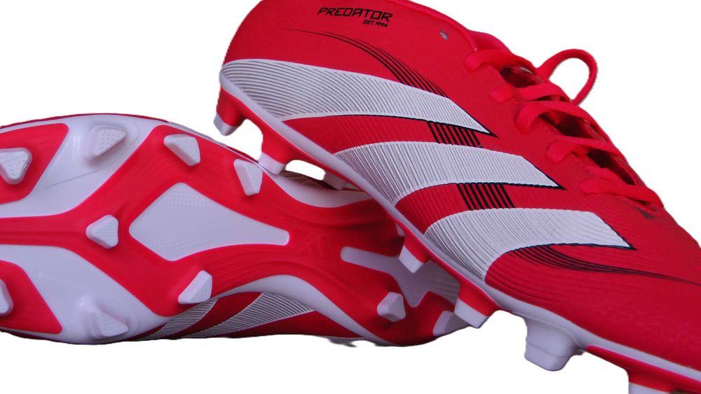 Ghete fotbal crampoane NOI Adidas Predator Club marimea 41