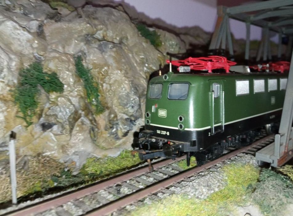 Locomotiva fleischmann BR141 scara H0, 1:87

Tracțiune integrală pe do