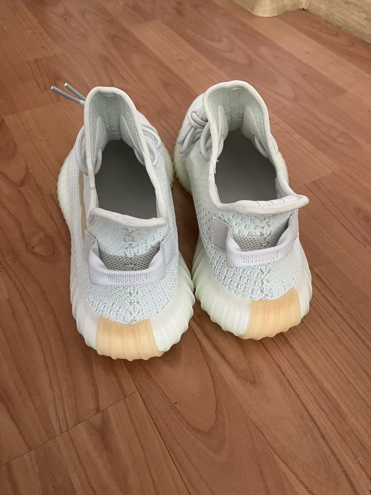 Vand yeezy marimea 44