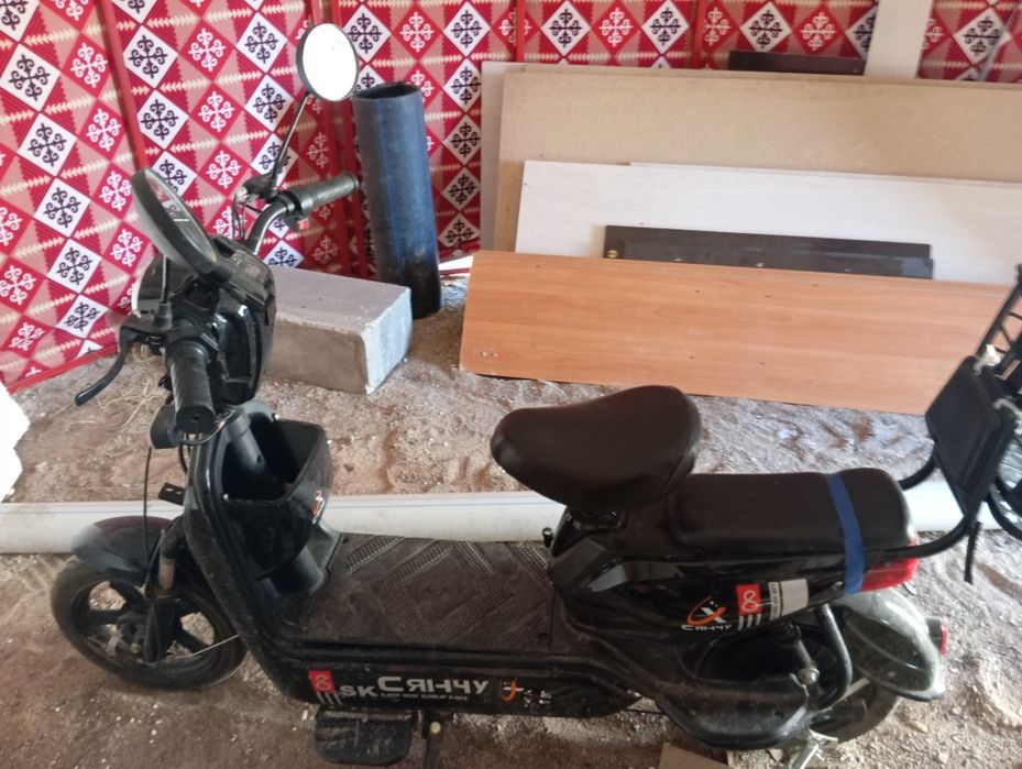 Продам электро скутер в среднем состаяние