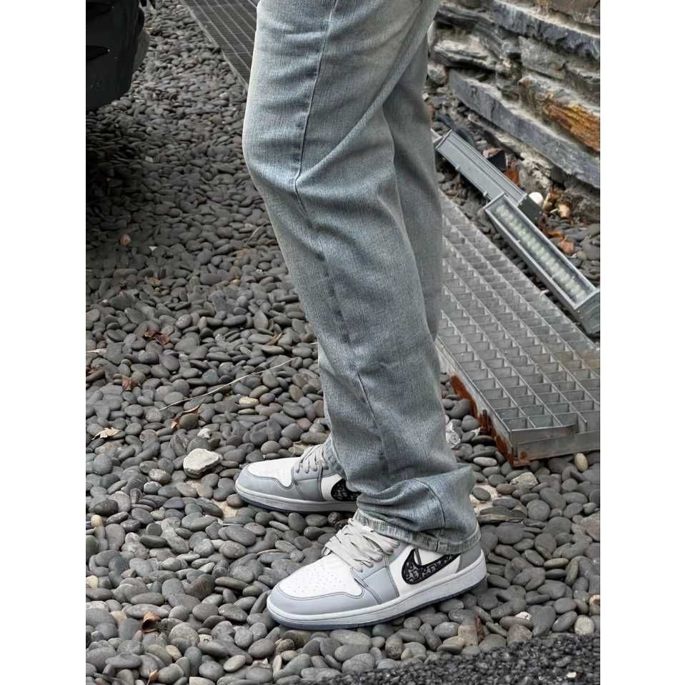 Jordan 1 Retro Low Dior