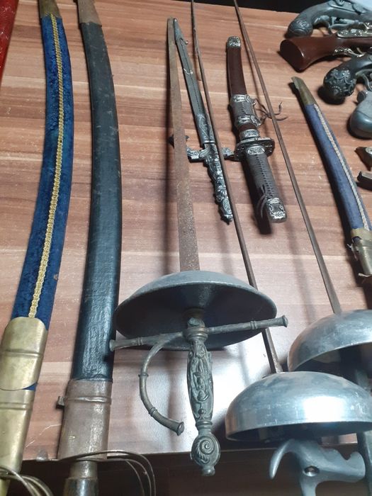 Стари  ками,кинжали,саби  и  пищови