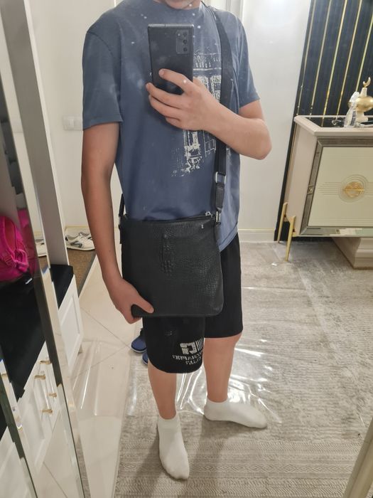 Мужская сумка через плечо из эко - кожи в отличном состоянии