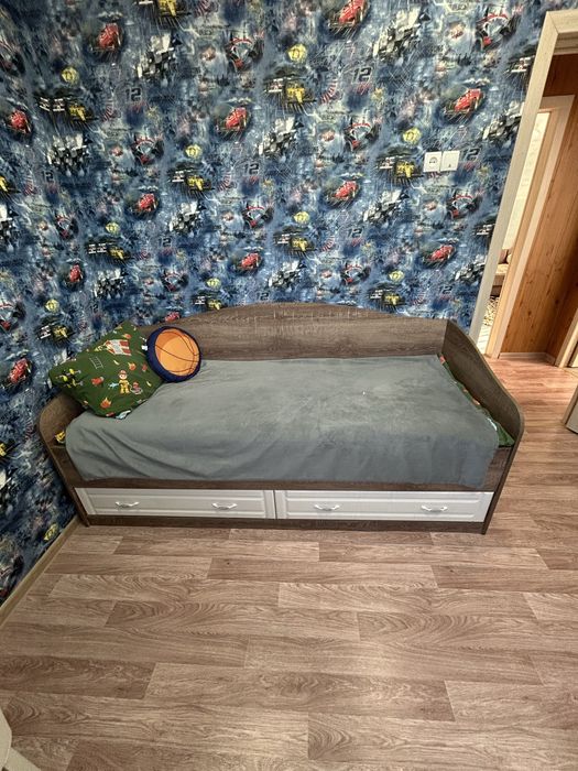 Продам шкаф, кровать в детскую