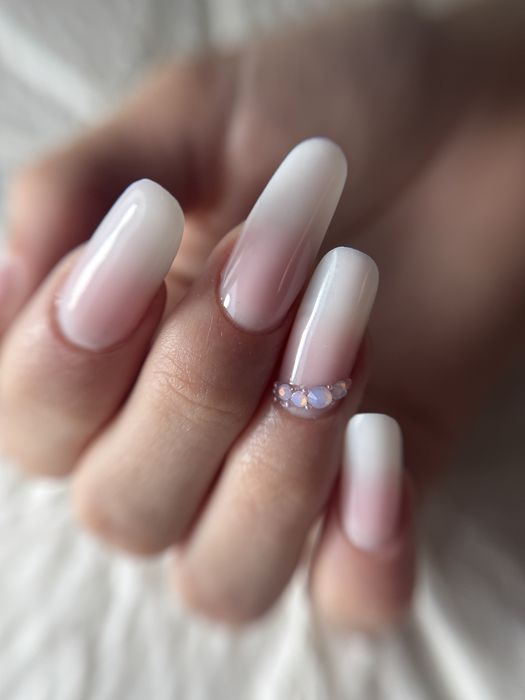 Caut model pentru manichiura gratuit