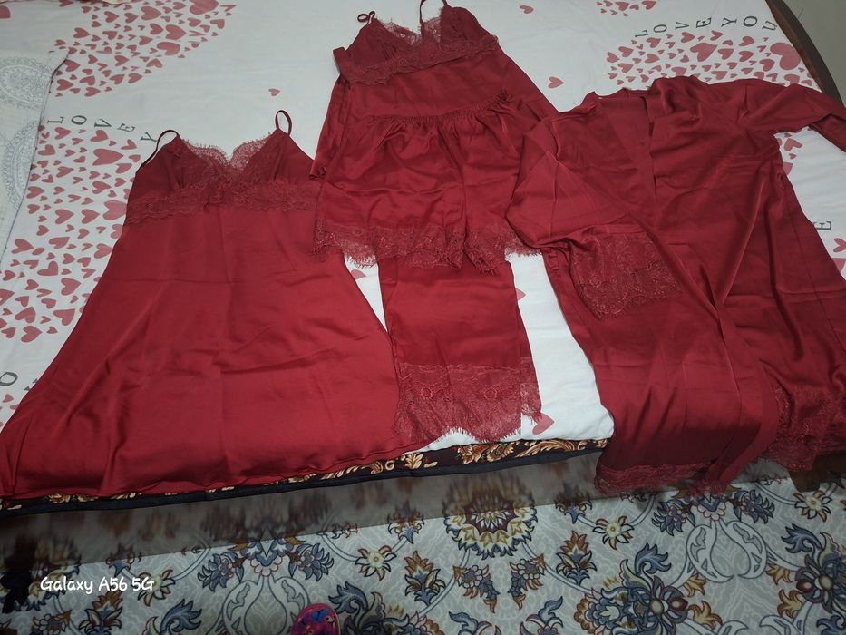 Tungi kiyim 5 talik shortigi lyamkasi ko'ylagi lozimi va xalati bor...