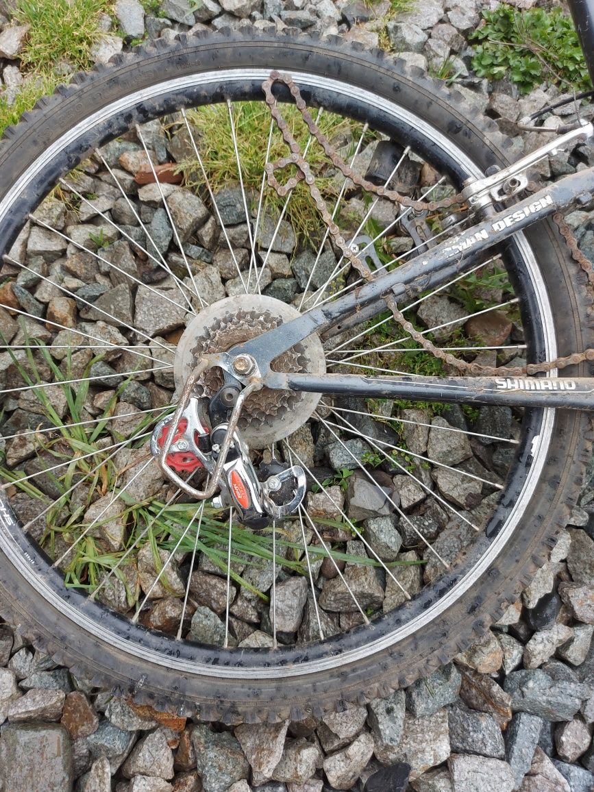 vand bicicleta are nevoie de cateva reparatii