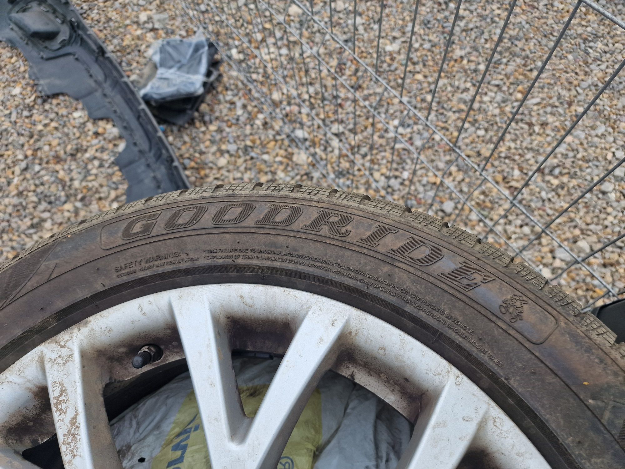 Гуми с Джанти за BMW 7 serie F01 245/50 R 18 Goodride 2021 dot