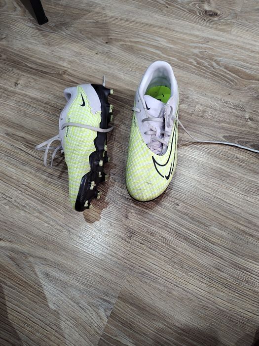 Футболни бутонки