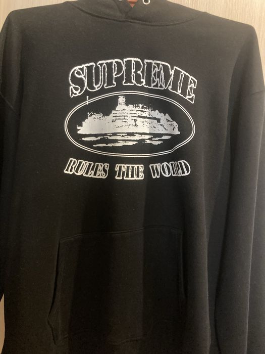 Худи Supreme в коллаборации с брендом Corteiz