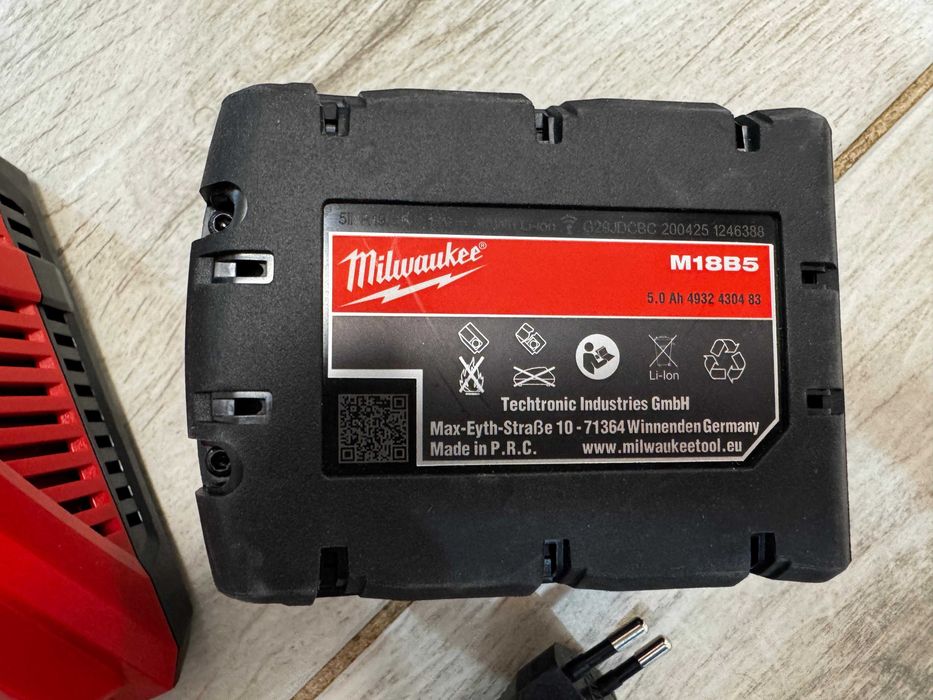 Vand Acumulator Milwaukee M18 5.0Ah si Incarcator M12-18 FC