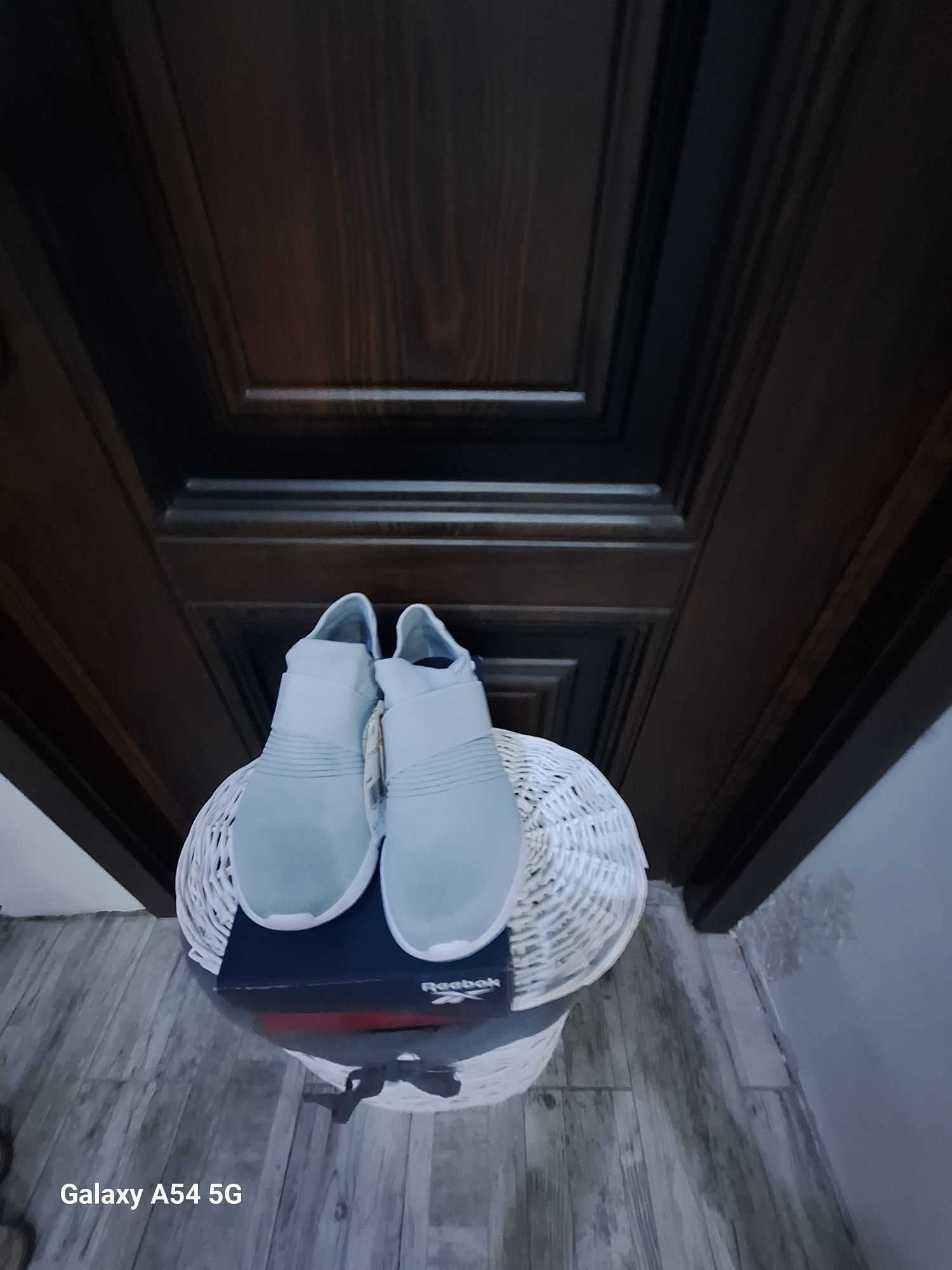 Дамски дишащи сникърси от плат на Reebok номер 37