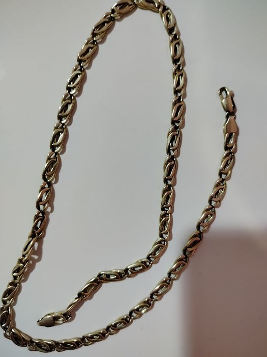 Vând lantisor de aur .