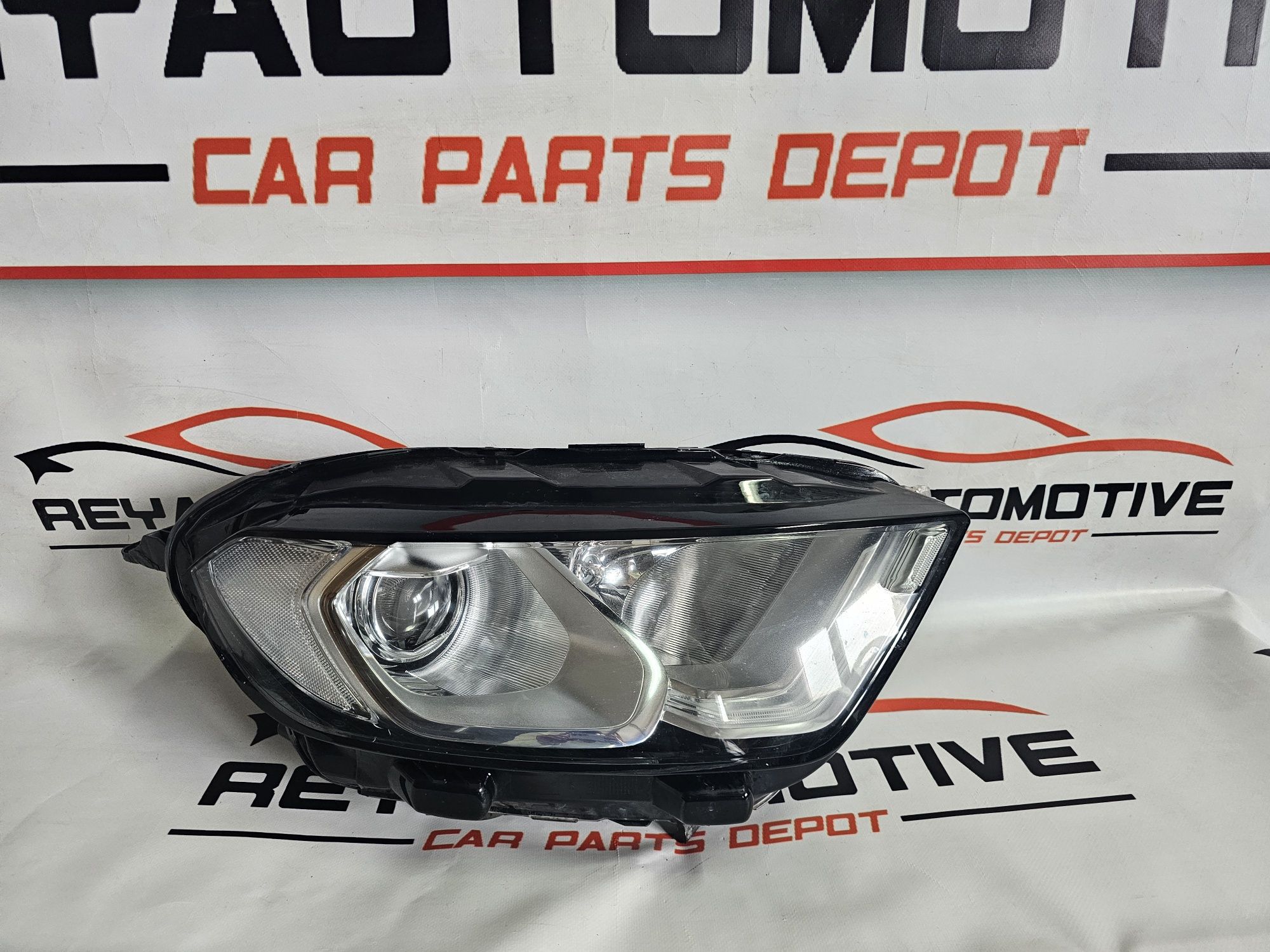 Far dreapta led Ford Ecosport dupa 2017 cod MN15-13E014-AD