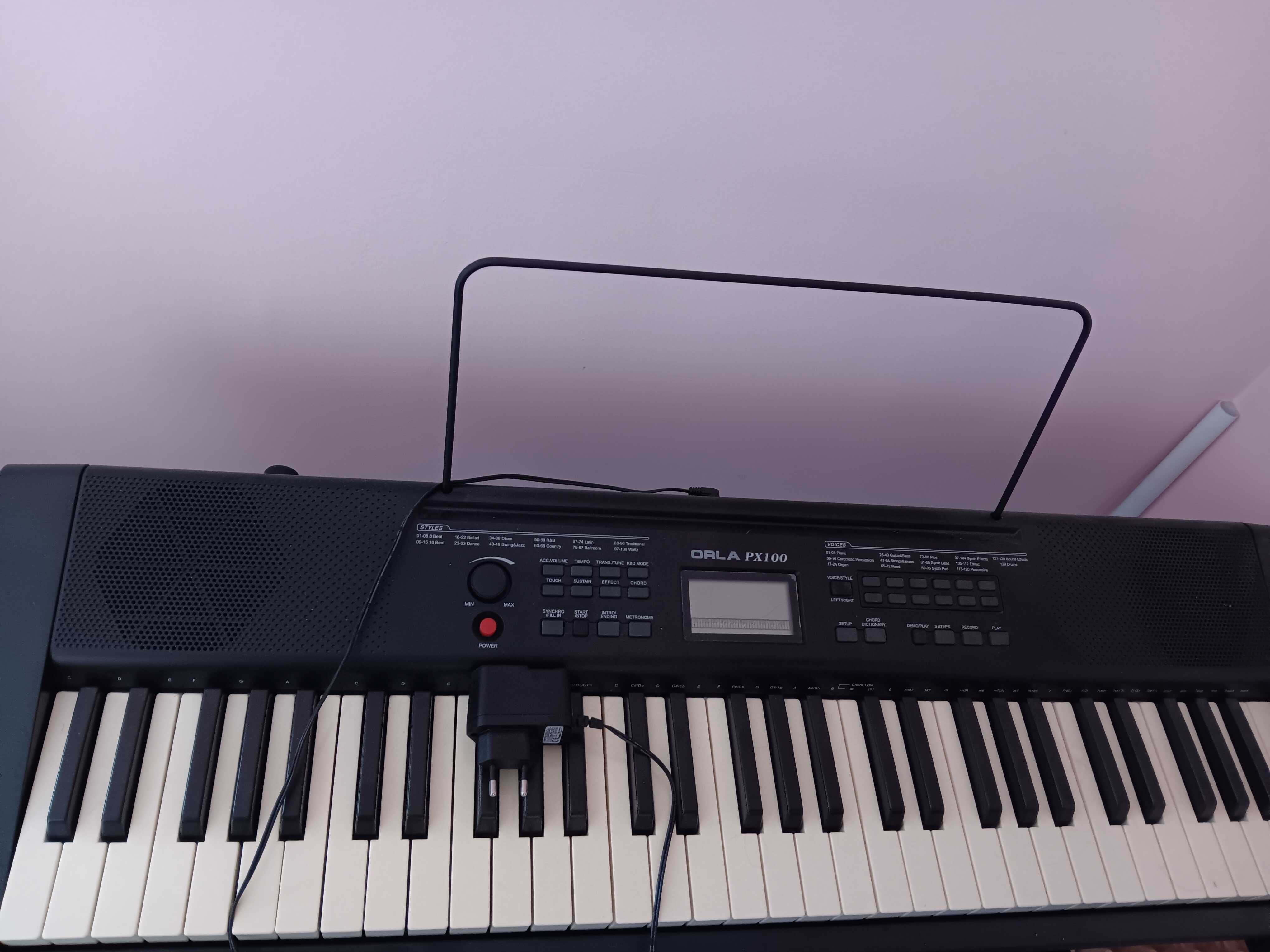 Продавам синтезатор ORLA PX 100