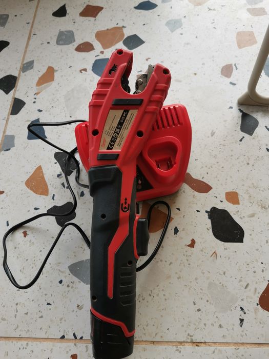 Milwaukee taietor teava