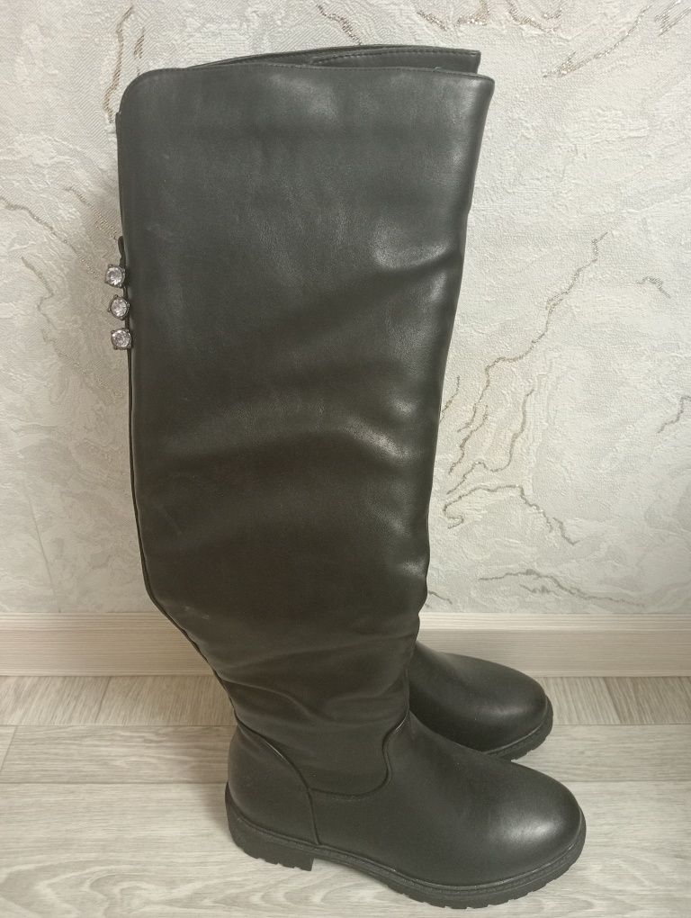Продам новые демисезонные сапоги