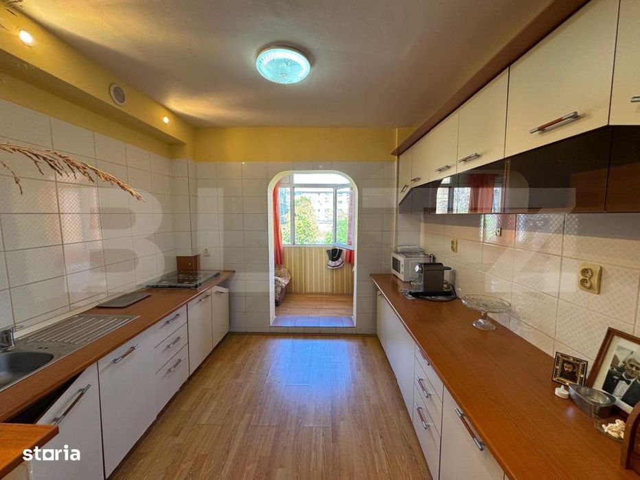 Apartament de 2 camere, decomandat, etaj intermediar, zona Casa Shaorm