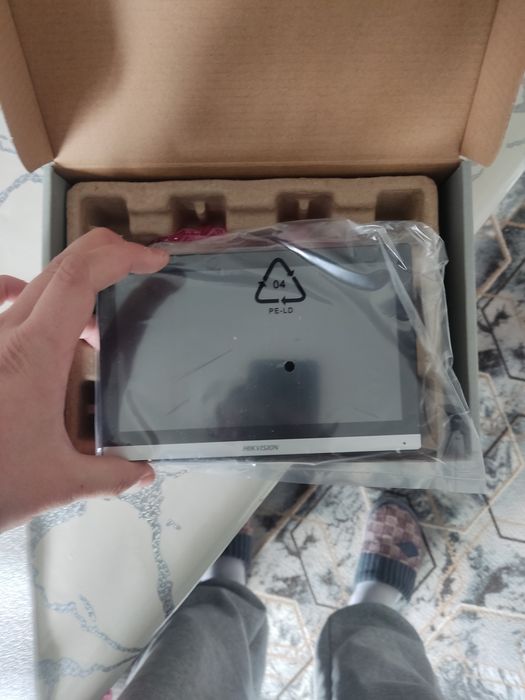 Hikvision монитор