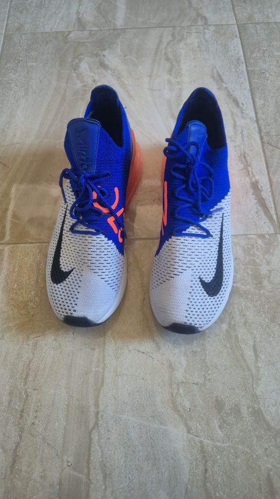 Чисто нови оригинални Nike 270