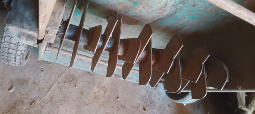 Se vinde scarificator de gazon