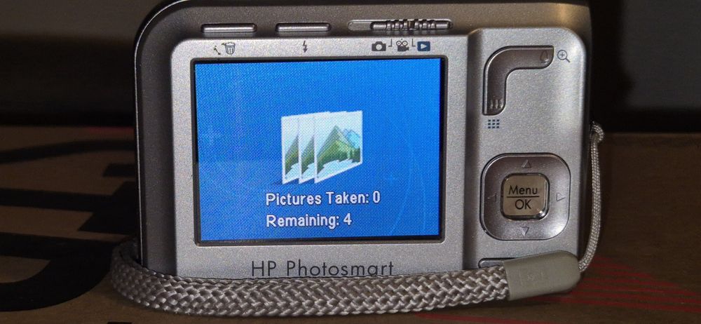 Camera foto/video digitala HP Photosmart M447