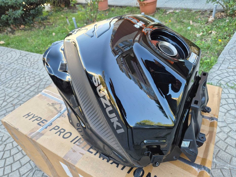 2025 SUZUKI GSX-S1000 Резервоар