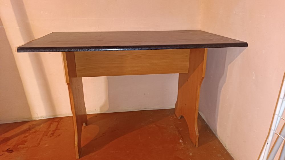 Продам кухонный стол