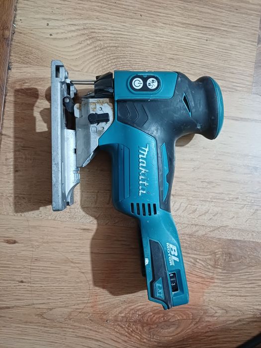 Soricel pendular MAKITA DJV 181 18v
Este in stare foarte buna
Pret FIX