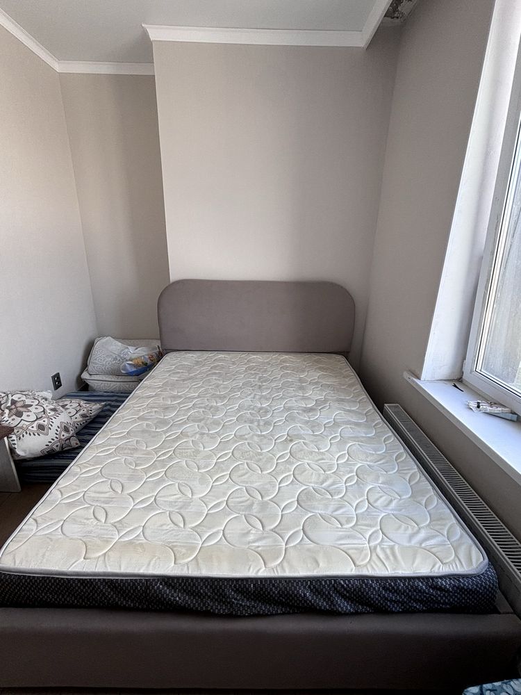 Кровать 160*200 .Без матраса 50К