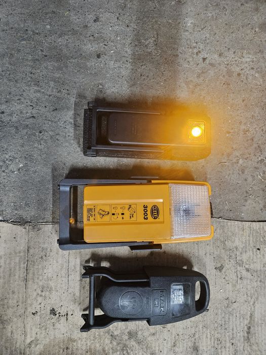 Lampa auto.        .