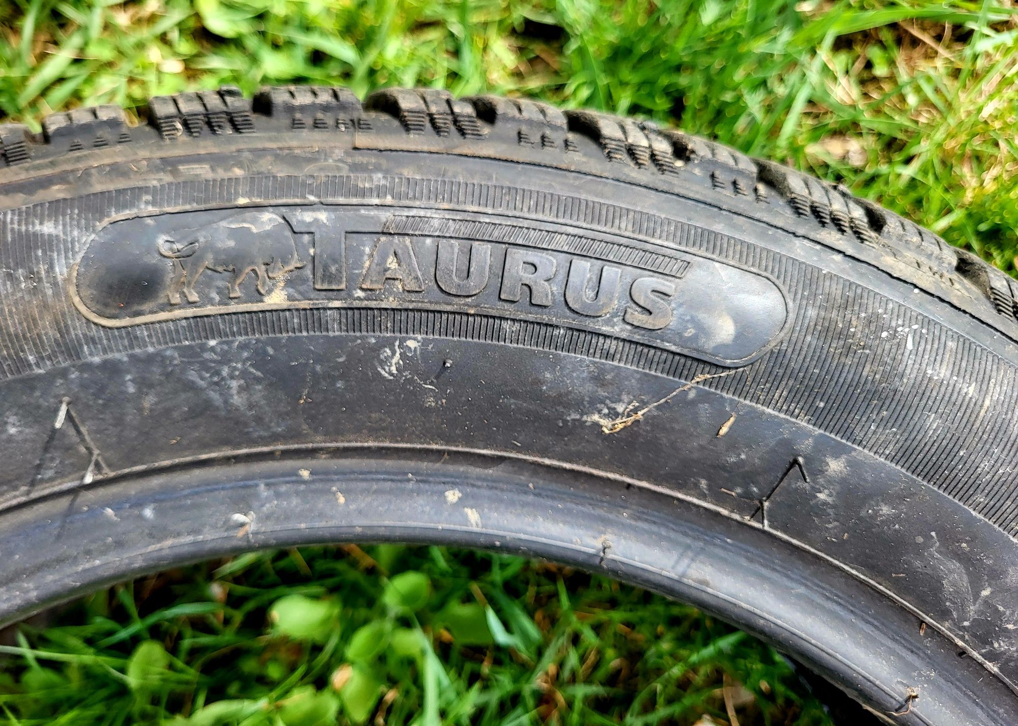 2 Cauciucuri Taurus Iarnă  185/60 R15