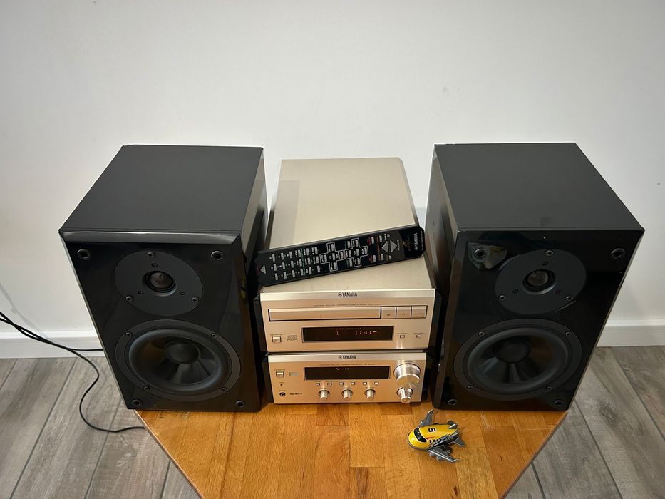 Sistem audio -Yamaha RX- E400 + CDX - E400 + NX - E400