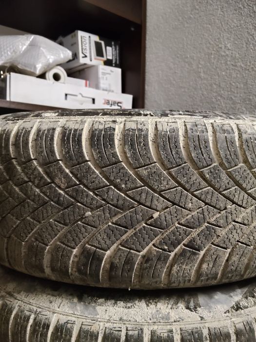 Vând 4 roți cu tot cu anvelope