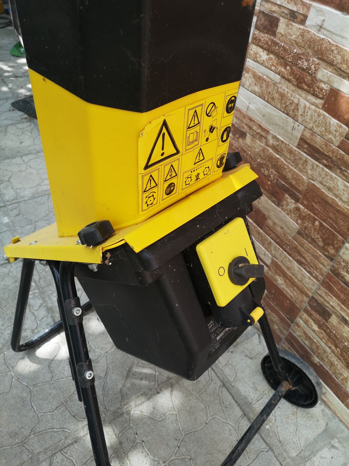 Дробилка за клони Royal 220v2500 Дискова  със ножове