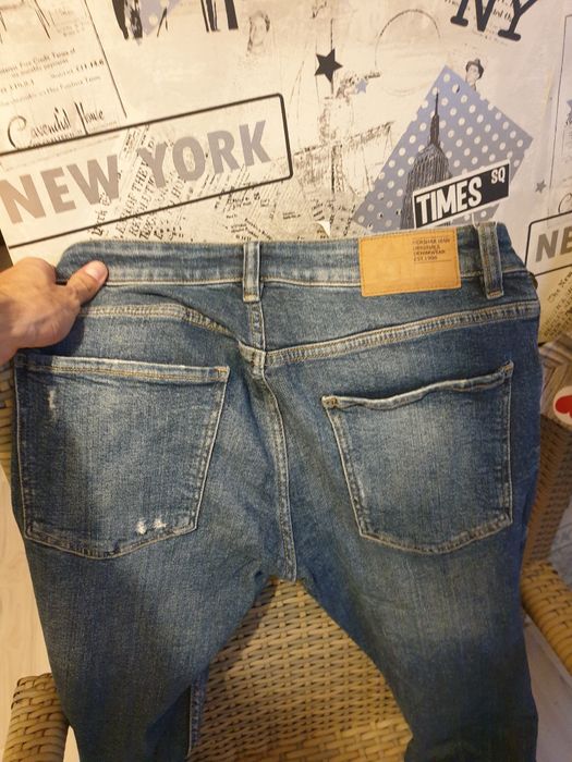 Blugi Bershka aproape noi